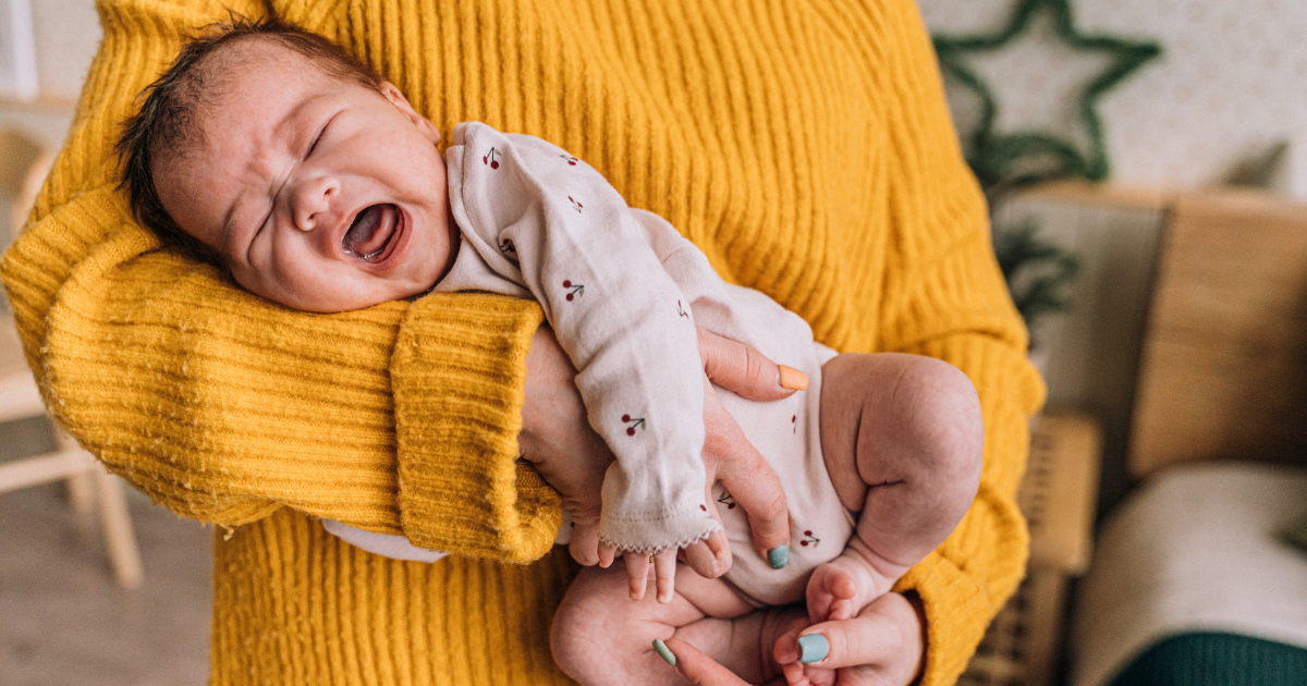 Bebê chorando muito? 3 técnicas para aliviar as cólicas do recém-nascido