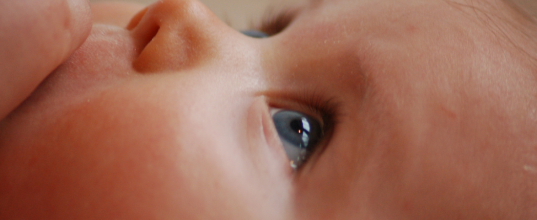 O primeiro mês: Quando o bebê começa a enxergar de verdade?